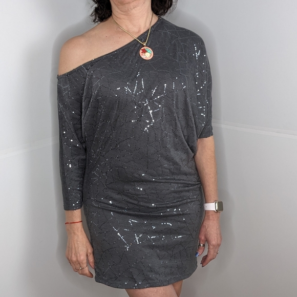 Sale ends TODAY! 3/$15 & under items to put in your bundle💼 or likes - Picture 8 of 16